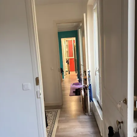 2-bedroom 75010 At Canal Saint-martin